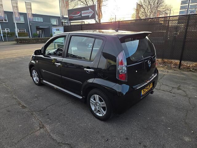 Occasion Daihatsu Sirion 91 PK (66 kW) 2008 Zwart Hatchback