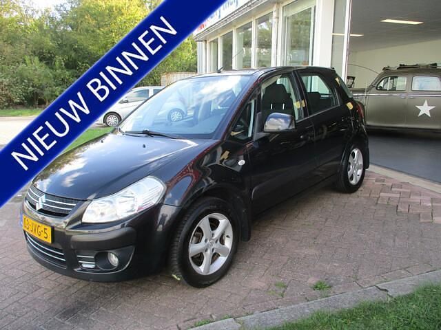 Zwart Gebruikt 2009 Suzuki SX4 Exclusive MPV | € 2.760 (Eerlijke prijs) - Afbeelding 1/4