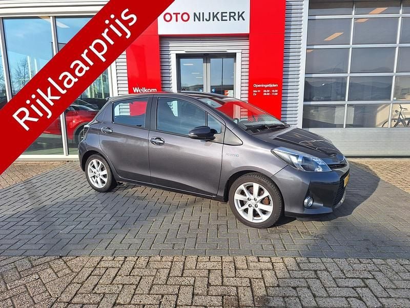 Grijs Occasion 2016 Toyota Yaris Hybrid Limited Hatchback | € 11.900 (Goede deal) - Afbeelding 1/4