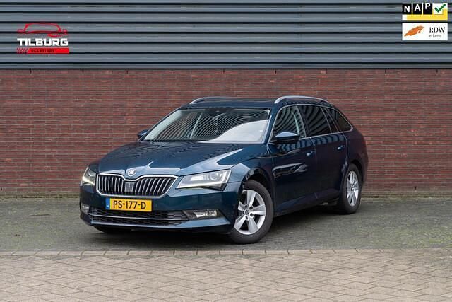 Blauw Occasion 2017 Skoda Superb Business Line Stationwagen | € 12.750 (Eerlijke prijs) - Afbeelding 1/4