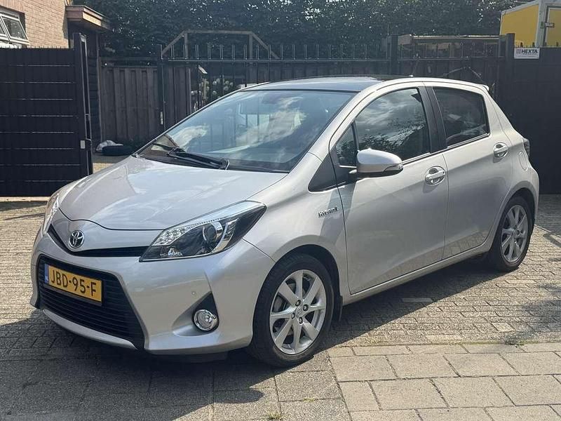 Zilver Gebruikt 2012 Toyota Yaris Hatchback | € 10.500 (Goede deal) - Afbeelding 1/4