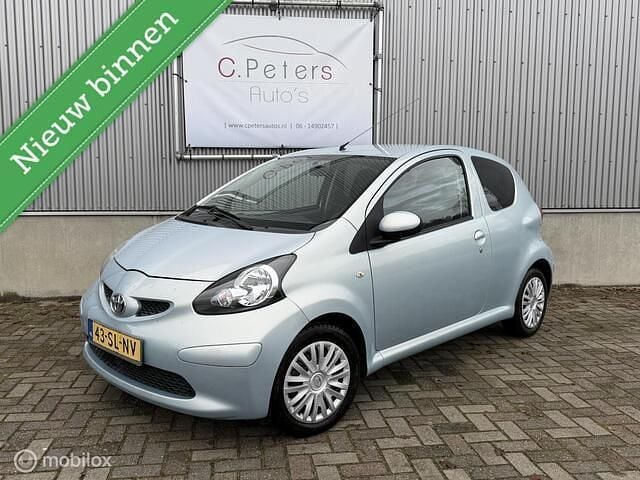 Blauw (metallic) Gebruikt 2006 Toyota Aygo Hatchback | € 990 (Goede deal) - Afbeelding 1/4