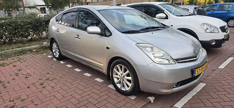 Grijs Gebruikt 2004 Toyota Prius Hatchback | € 3.450 (Eerlijke prijs) - Afbeelding 1/4