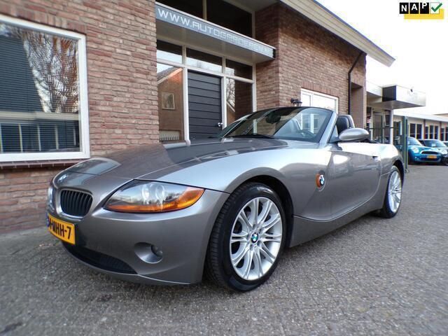 Grijs, metallic lak Gebruikt 2004 BMW Z4 Cabriolet | € 11.950 (Duur) - Afbeelding 1/4