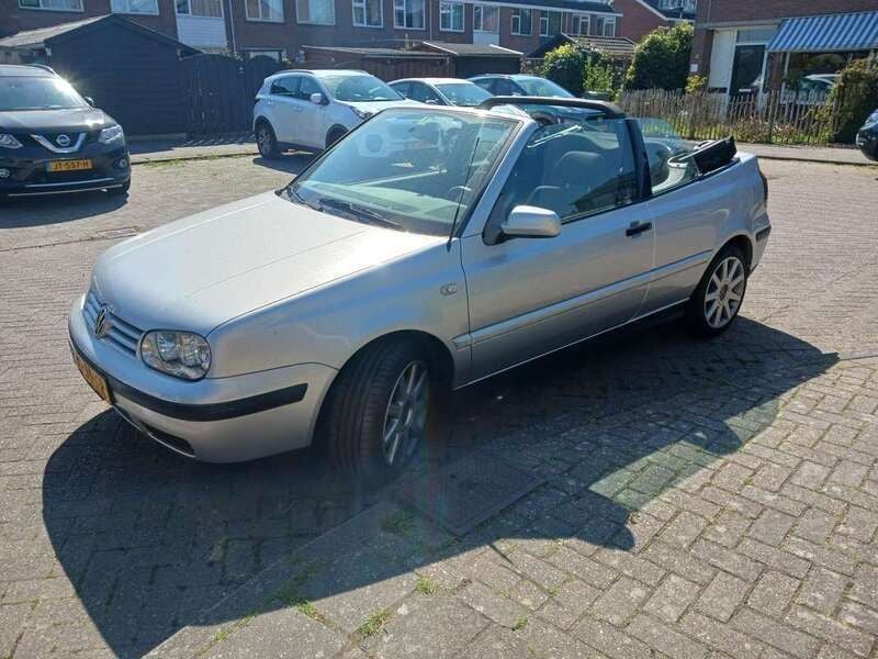 Zilver Gebruikt 2002 VW Golf Cabriolet Trendline Cabriolet | € 1.950 (Eerlijke prijs) - Afbeelding 1/4