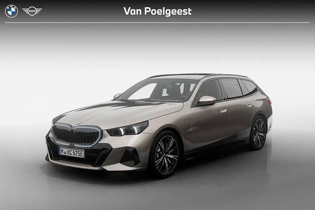 Oxidgrau metallic (c4a) (grijs metallic) Nieuw 2025 BMW 530e M Sport Stationwagen | € 90.179 (Eerlijke prijs) - Afbeelding 1/4