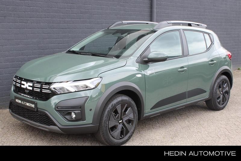 Grijs Nieuw 2025 Dacia Sandero Expression Hatchback | € 23.950 - Afbeelding 1/4