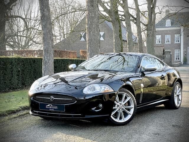 Zwart, metallic lak Gebruikt 2006 Jaguar XK Coupé | € 19.950 (Eerlijke prijs) - Afbeelding 1/4