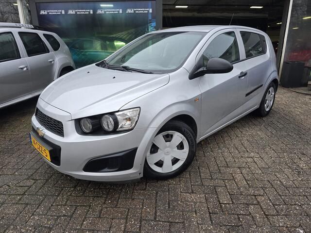 Grijs, metallic lak Gebruikt 2011 Chevrolet Aveo LS Hatchback | € 3.750 (Eerlijke prijs) - Afbeelding 1/4