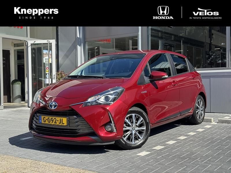 Rood Gebruikt 2019 Toyota Yaris Hybrid Hatchback | € 17.950 (Eerlijke prijs) - Afbeelding 1/4
