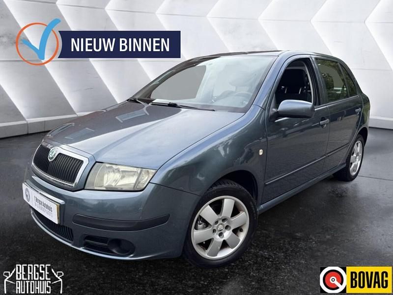 Grijs Gebruikt 2005 Skoda Fabia Hatchback | € 1.990 (Eerlijke prijs) - Afbeelding 1/4