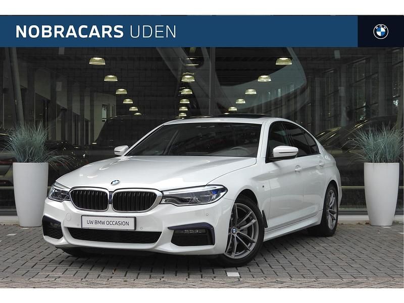 Wit Gebruikt 2019 BMW 520 Executive Sedan | € 29.950 (Eerlijke prijs) - Afbeelding 1/4