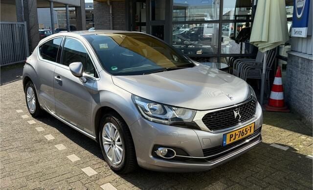 Grijs Gebruikt 2017 DS Automobiles DS4 Chic Hatchback | € 10.950 (Eerlijke prijs) - Afbeelding 1/4