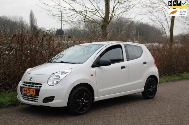 Wit, metallic lak Gebruikt 2014 Suzuki Alto Comfort Hatchback | € 7.450 (Eerlijke prijs) - Afbeelding 1/4