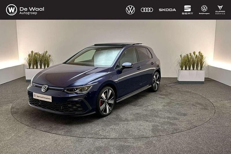 Atlantic blue Gebruikt 2023 VW Golf VIII GTE Hatchback | € 32.900 (Iets duurder) - Afbeelding 1/3