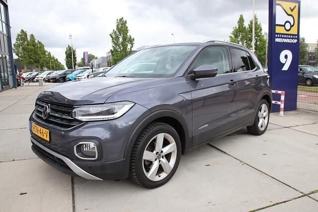 Grijs, metallic lak Gebruikt 2022 VW T-Cross Style SUV | € 24.949 (Goede deal) - Afbeelding 1/4
