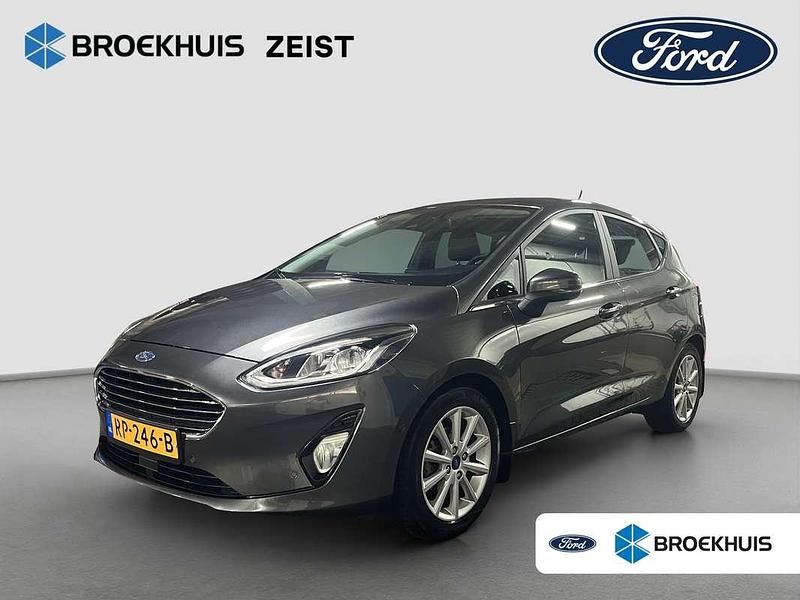 Grijs Gebruikt 2017 Ford Fiesta Titanium Hatchback | € 12.395 (Eerlijke prijs) - Afbeelding 1/4