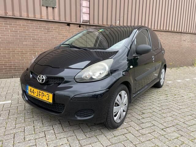 Zwart Gebruikt 2009 Toyota Aygo Hatchback | € 1.399 (Goede deal) - Afbeelding 1/4