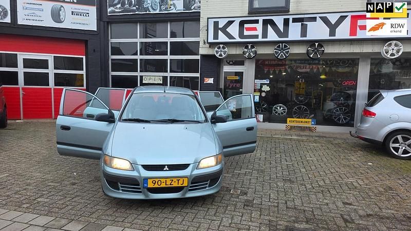 Grijs (metallic) Occasion 2003 Mitsubishi Space Star MPV | € 1.250 (Eerlijke prijs) - Afbeelding 1/4
