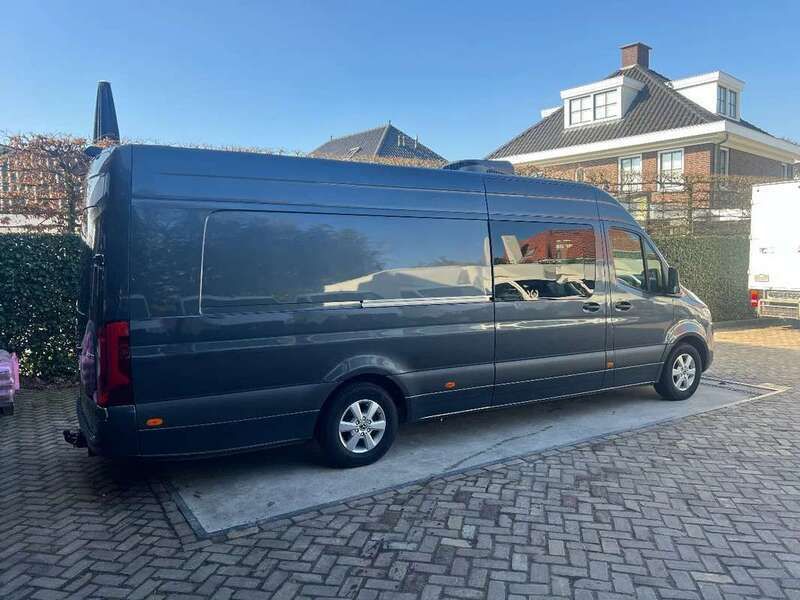 Zwart Gebruikt 2020 Mercedes Sprinter Van | € 37.950 - Afbeelding 1/4