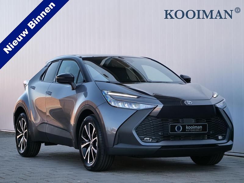 Grijs Occasion 2024 Toyota C-HR SUV | € 33.650 (Eerlijke prijs) - Afbeelding 1/4