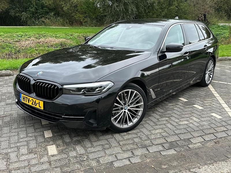 Zwart Gebruikt 2022 BMW 530 Executive Stationwagen | € 36.950 (Super prijs) - Afbeelding 1/4