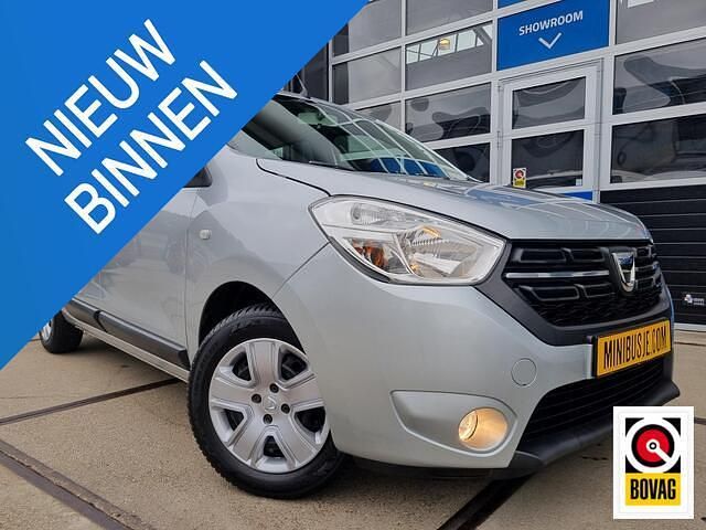 Zilver Gebruikt 2021 Dacia Lodgy Comfort MPV | € 14.950 (Eerlijke prijs) - Afbeelding 1/4