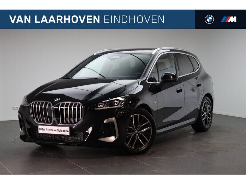 Saphirschwarz Gebruikt 2025 BMW 218 Executive Stationwagen | € 46.950 - Afbeelding 1/4