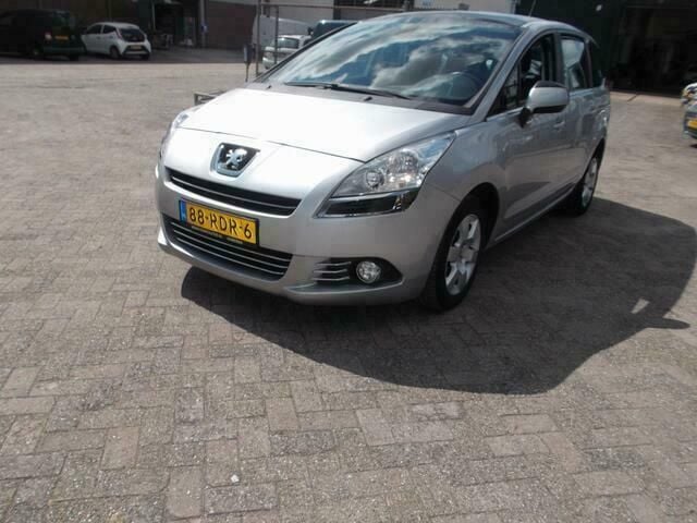 Zilver Gebruikt 2010 Peugeot 5008 MPV | € 4.950 (Goede deal) - Afbeelding 1/4