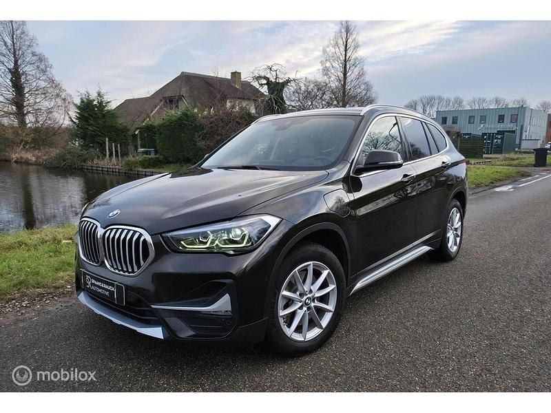 Bruin Occasion 2020 BMW X1 Executive SUV | € 23.995 (Goede deal) - Afbeelding 1/4