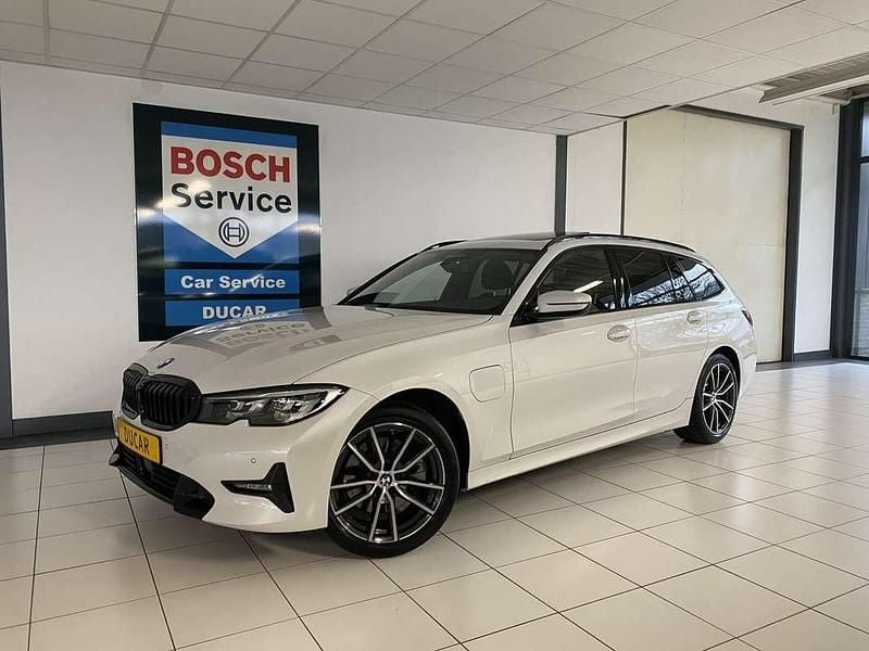 Occasion BMW 320e Sport Line 204 PK (150 kW) 2021 Wit (parellak) Stationwagen