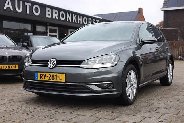 Grijs Gebruikt 2017 VW Golf VII Highline Hatchback | € 15.950 (Goede deal) - Afbeelding 1/4