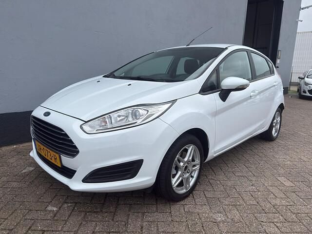 Wit Gebruikt 2016 Ford Fiesta Style Hatchback | € 5.950 (Eerlijke prijs) - Afbeelding 1/4