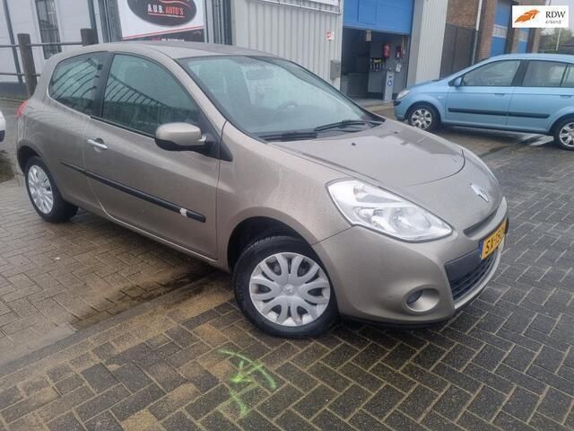 Grijs Gebruikt 2010 Renault Clio II Collection Hatchback | € 2.699 (Eerlijke prijs) - Afbeelding 1/4