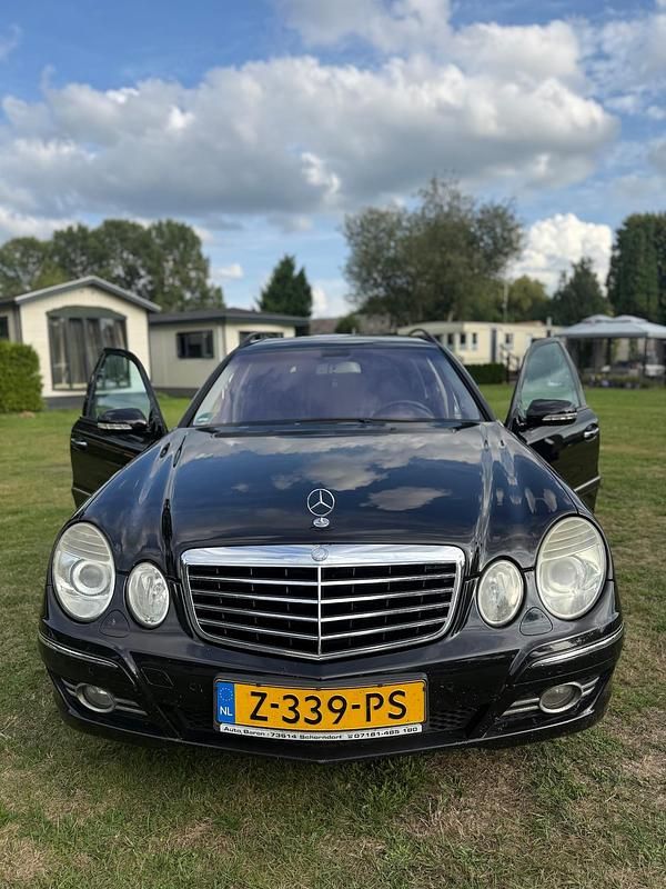 Zwart Gebruikt 2007 Mercedes E220 Classic Stationwagen | € 4.200 (Eerlijke prijs) - Afbeelding 1/4