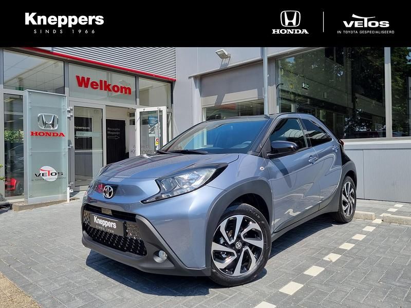 Grijs Nieuw 2025 Toyota Aygo X Pulse SUV | € 21.950 - Afbeelding 1/4
