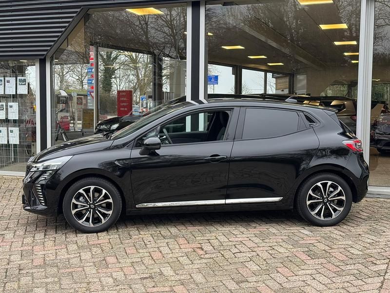 Occasion Renault Clio V Techno 143 PK (105 kW) 2024 Zwart (metallic) Hatchback