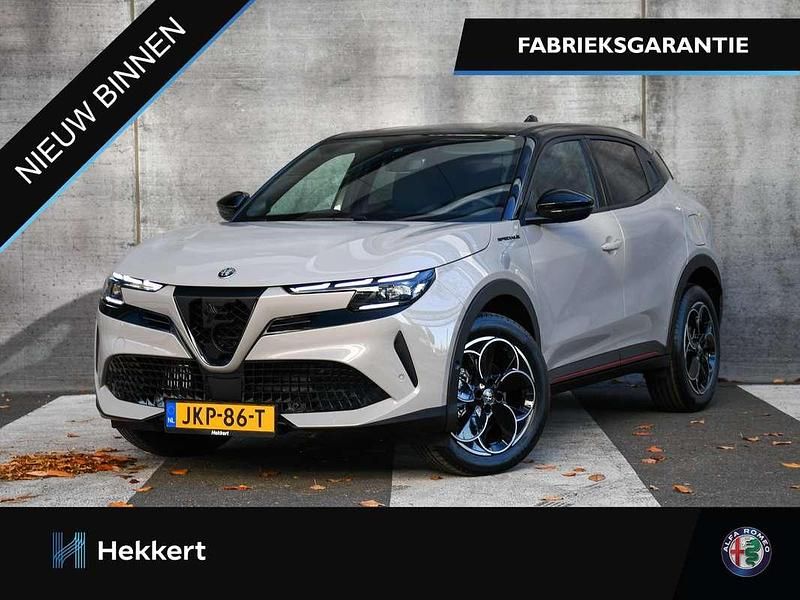 Grijs Nieuw 2025 Alfa Romeo Junior Edizione Speciale SUV | € 35.895 (Super prijs) - Afbeelding 1/4