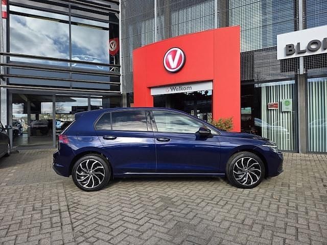 Occasion VW Golf VII Life 2021 Blauw Hatchback