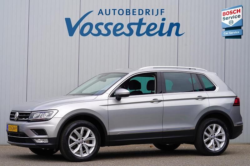 Grijs Gebruikt 2017 VW Tiguan Highline SUV | € 23.750 (Super prijs) - Afbeelding 1/4