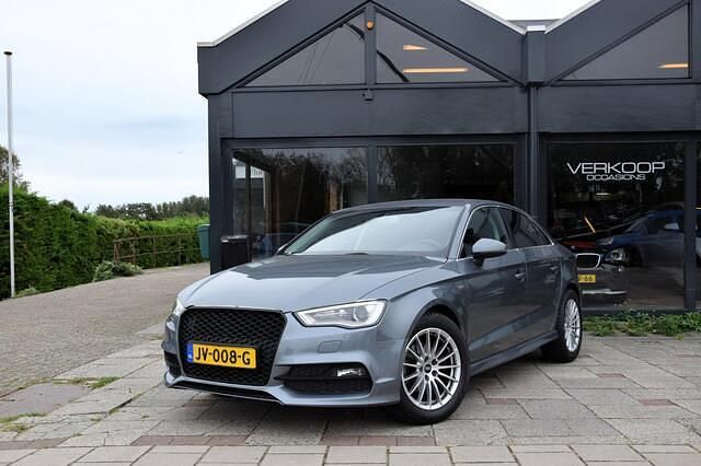 Grijs Gebruikt 2016 Audi A3 Sedan | € 11.495 (Goede deal) - Afbeelding 1/4