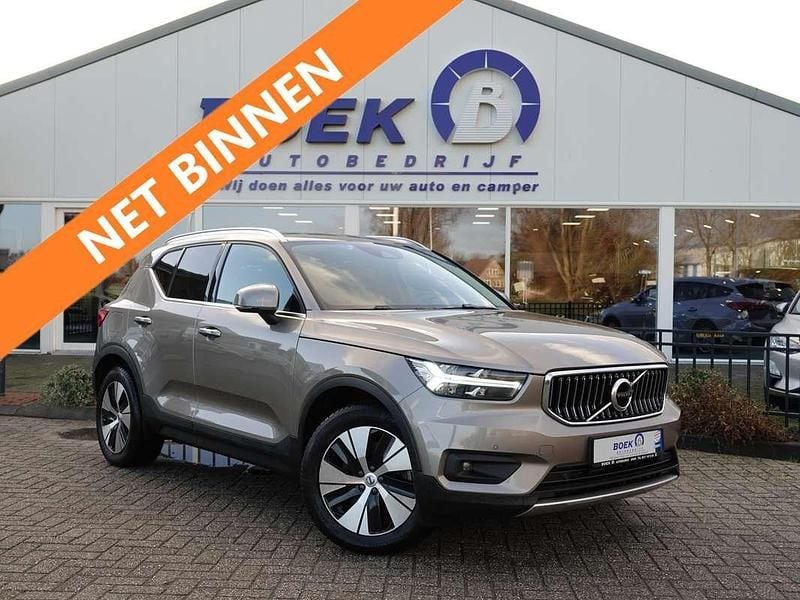 Grijs (metallic) Gebruikt 2021 Volvo XC40 Inscription SUV | € 26.895 (Super prijs) - Afbeelding 1/4