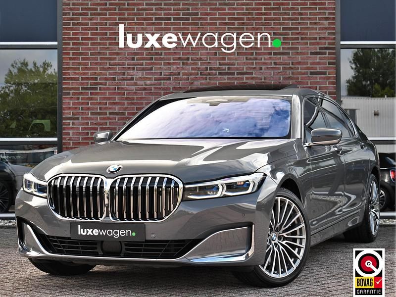 Grijs Gebruikt 2019 BMW M760 M Sport Sedan | € 92.900 - Afbeelding 1/4
