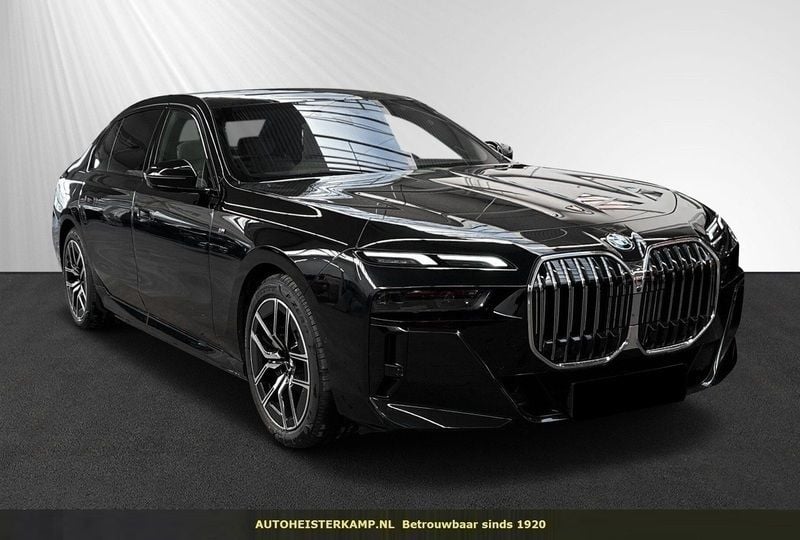 Zwart Gebruikt 2023 BMW 750e M Sport Sedan | € 119.950 - Afbeelding 1/4