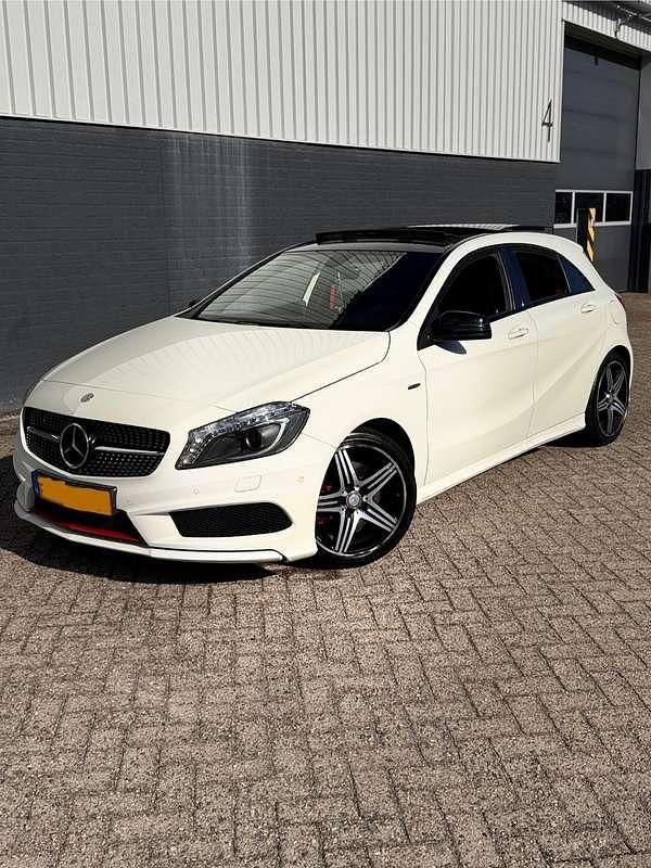 Wit Gebruikt 2014 Mercedes A250 Ambition Hatchback | € 15.999 (Goede deal) - Afbeelding 1/4
