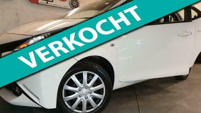 Wit Gebruikt 2016 Toyota Aygo Hatchback | € 7.499 (Super prijs) - Afbeelding 1/4