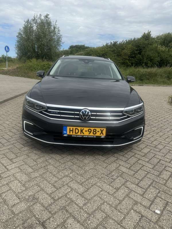 Grijs Gebruikt 2022 VW Passat GTE Stationwagen | € 20.200 (Eerlijke prijs) - Afbeelding 1/4
