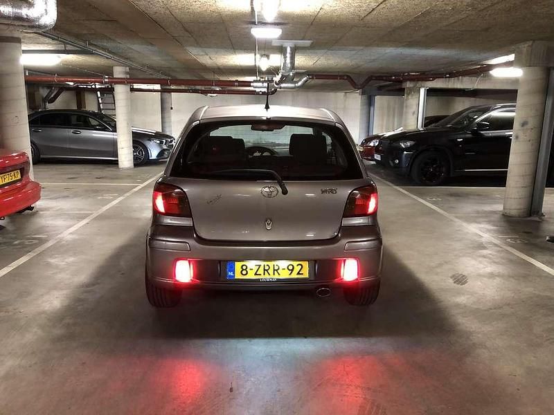 Occasion Toyota Yaris Sport 105 PK (77 kW) 2004 Grijs Hatchback