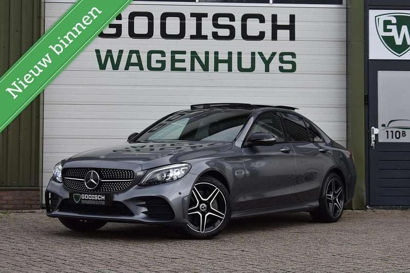 Grijs Gebruikt 2021 Mercedes C300e Business Sedan | € 26.890 (Goede deal) - Afbeelding 1/4