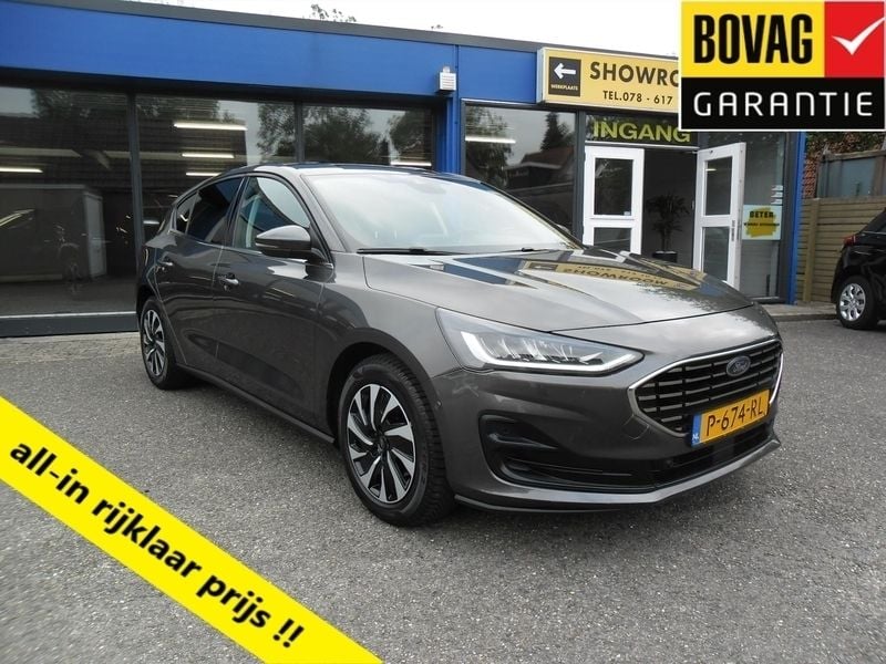 Grijs Gebruikt 2022 Ford Focus Style Hatchback | € 18.850 (Eerlijke prijs) - Afbeelding 1/4